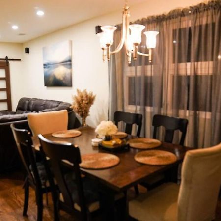 Nice And Cozy. Sleeps 5. Apartment Чикаго Екстериор снимка