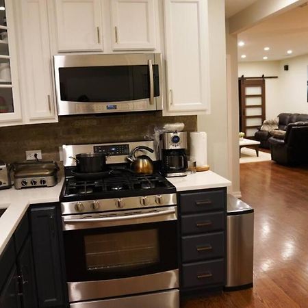 Nice And Cozy. Sleeps 5. Apartment Чикаго Екстериор снимка