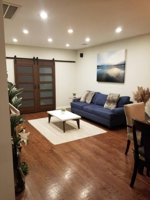 Nice And Cozy. Sleeps 5. Apartment Чикаго Екстериор снимка