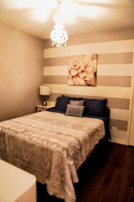 Nice And Cozy. Sleeps 5. Apartment Чикаго Екстериор снимка