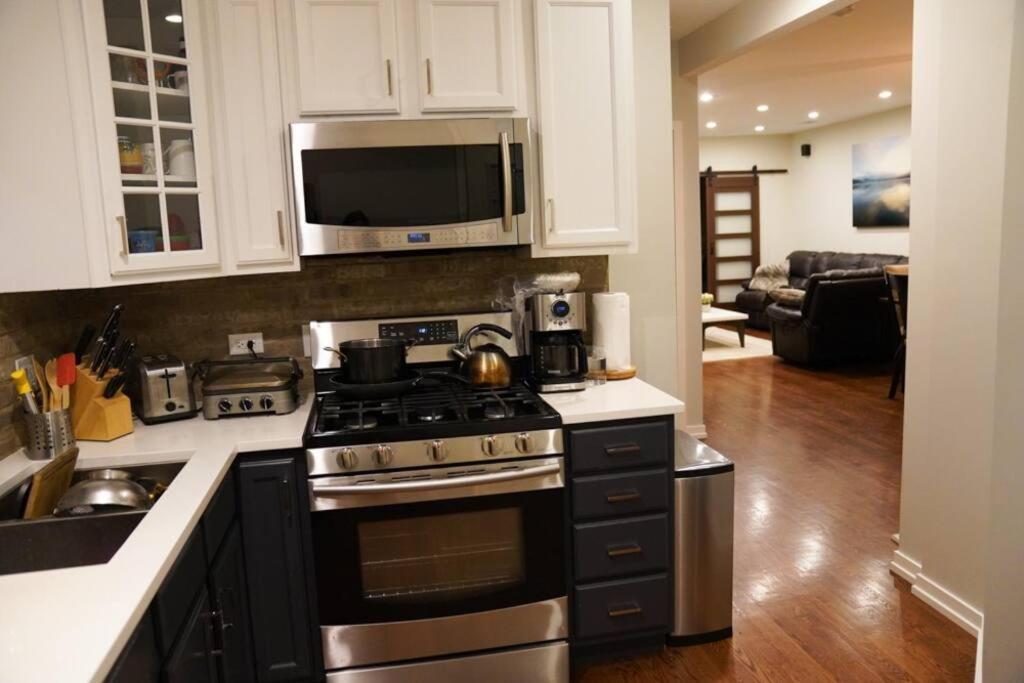 Nice And Cozy. Sleeps 5. Apartment Чикаго Екстериор снимка