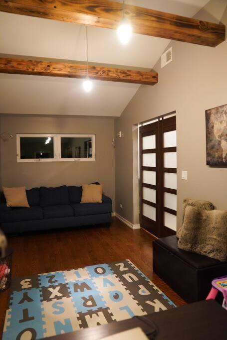 Nice And Cozy. Sleeps 5. Apartment Чикаго Екстериор снимка