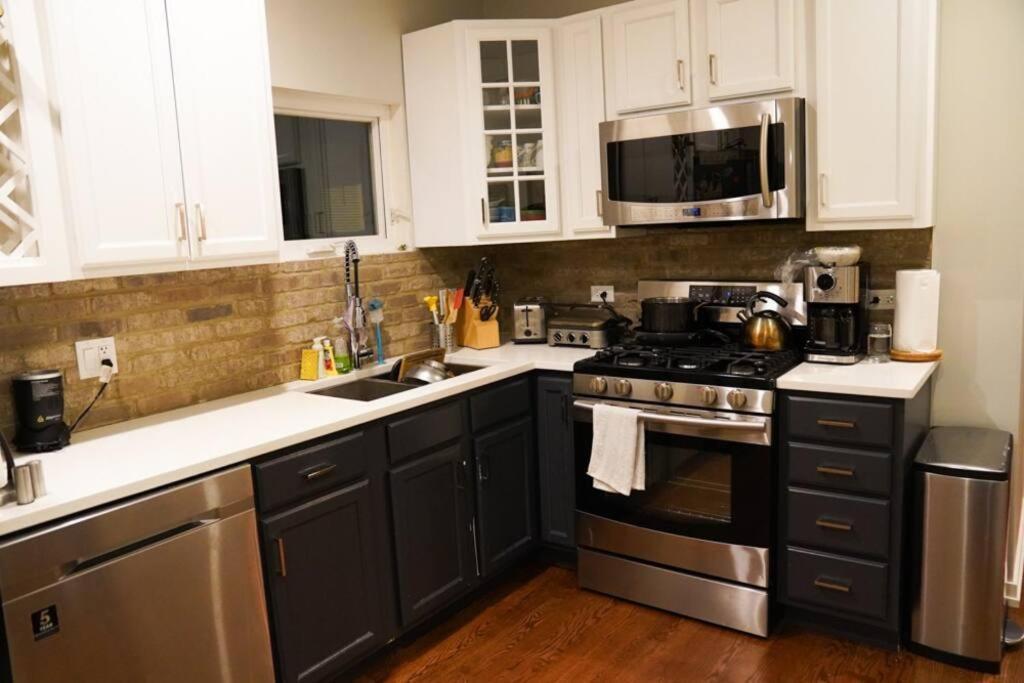 Nice And Cozy. Sleeps 5. Apartment Чикаго Екстериор снимка