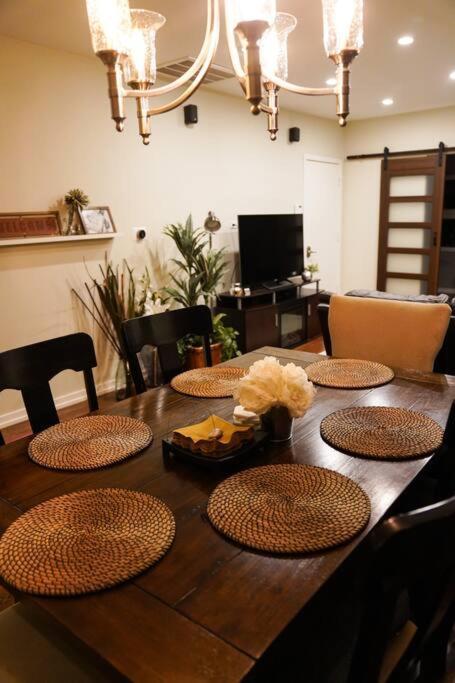 Nice And Cozy. Sleeps 5. Apartment Чикаго Екстериор снимка